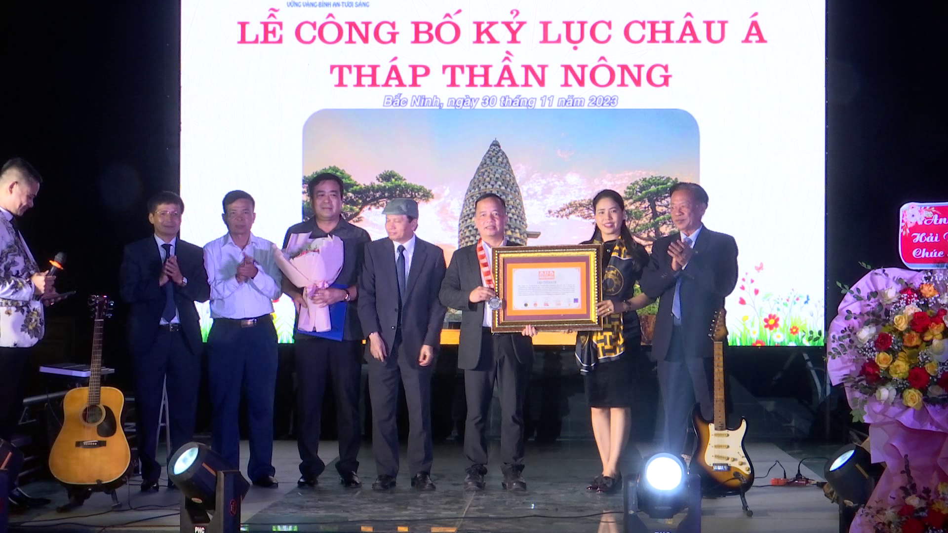 Công bố kỷ lục Châu Á – Tháp Thần Nông