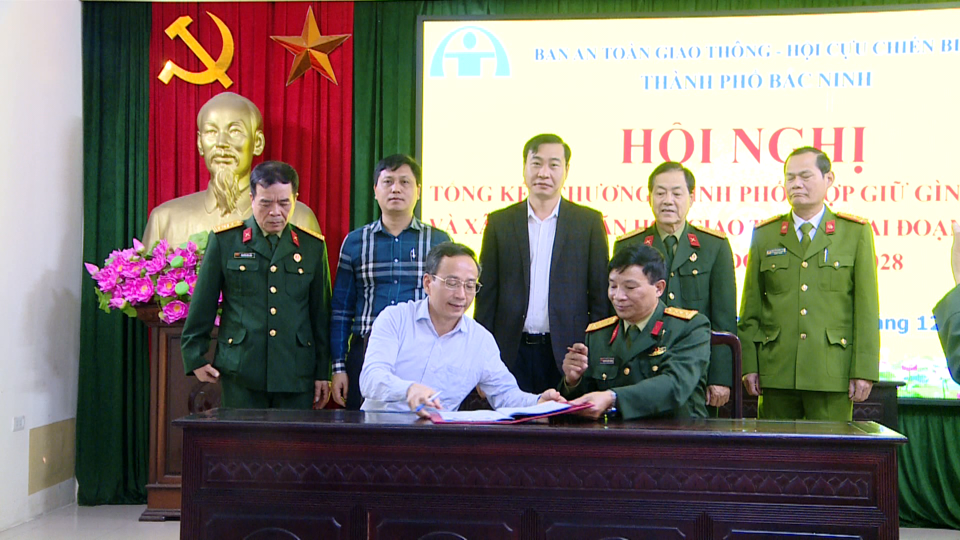 Cựu chiến binh TP Bắc Ninh giữ gìn trật tự an toàn giao thông