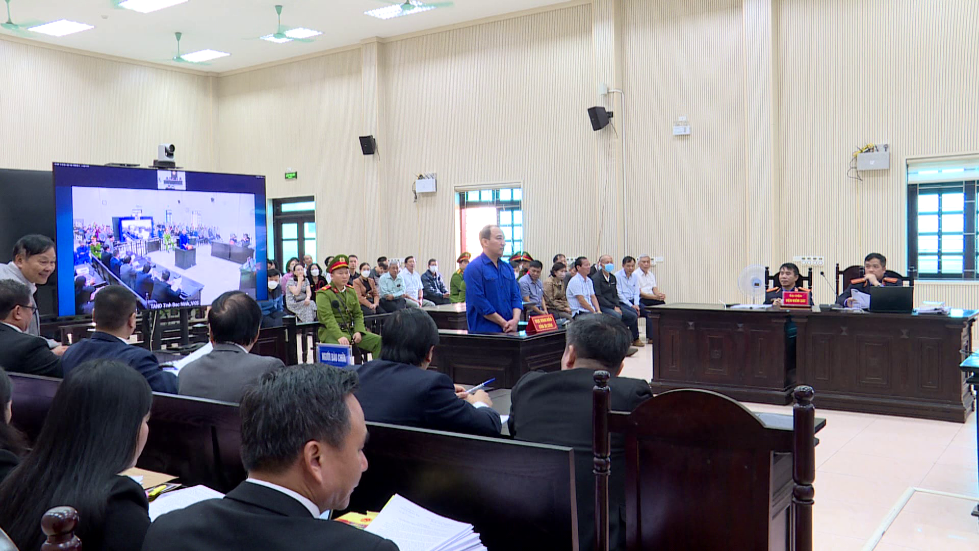 Xét xử sơ thẩm vụ án sai phạm về đất đai tại thành phố Từ Sơn