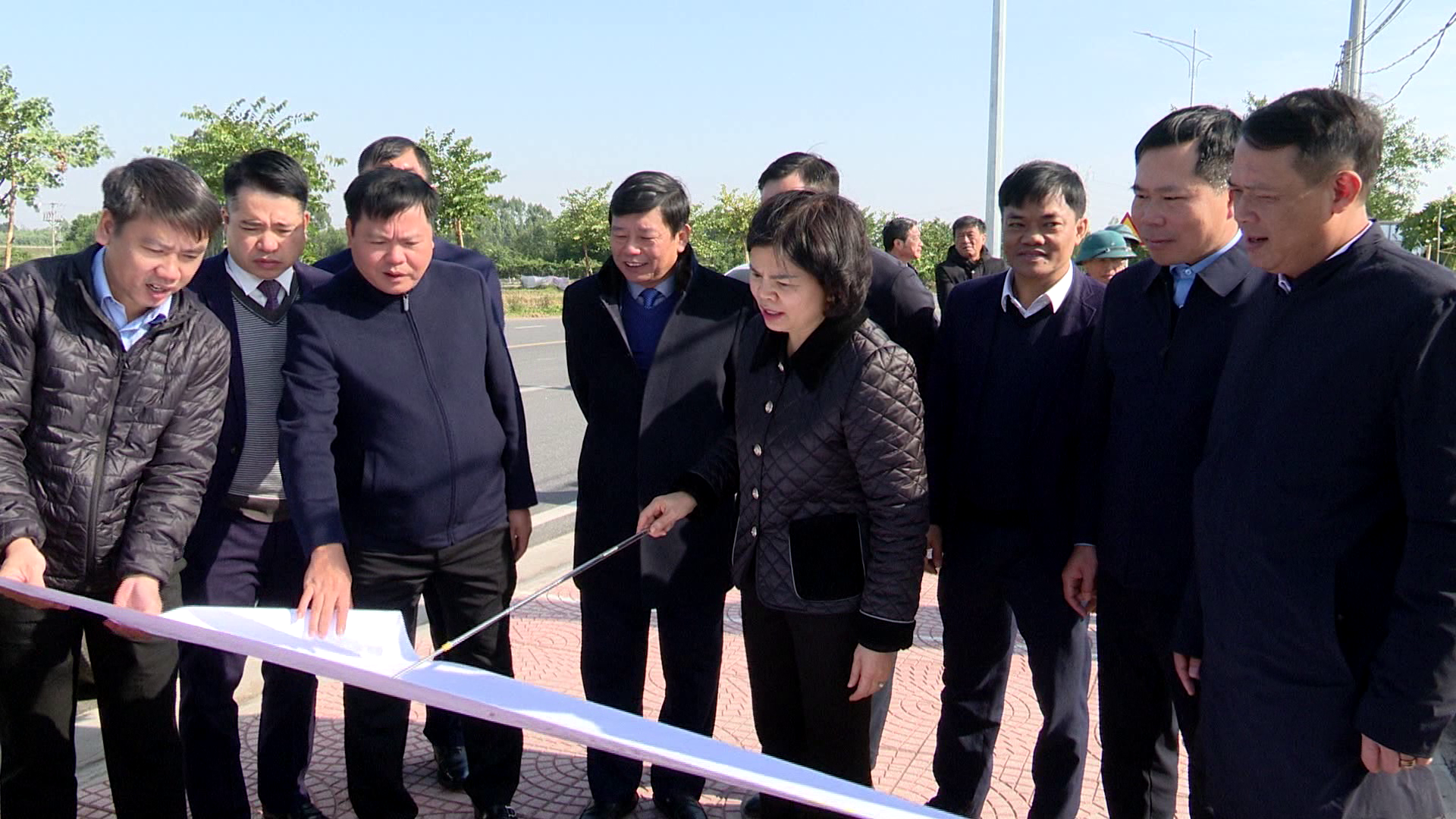 Chủ tịch UBND tỉnh Nguyễn Hương Giang kiểm tra tiến độ giải phóng mặt bằng dự án đường Vành đai 4 - Vùng Thủ đô