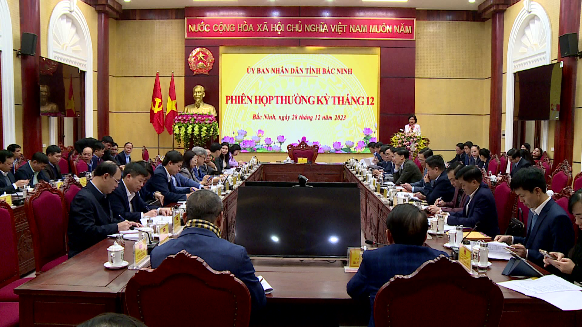 UBND tỉnh họp phiên thường kỳ tháng 12/2023