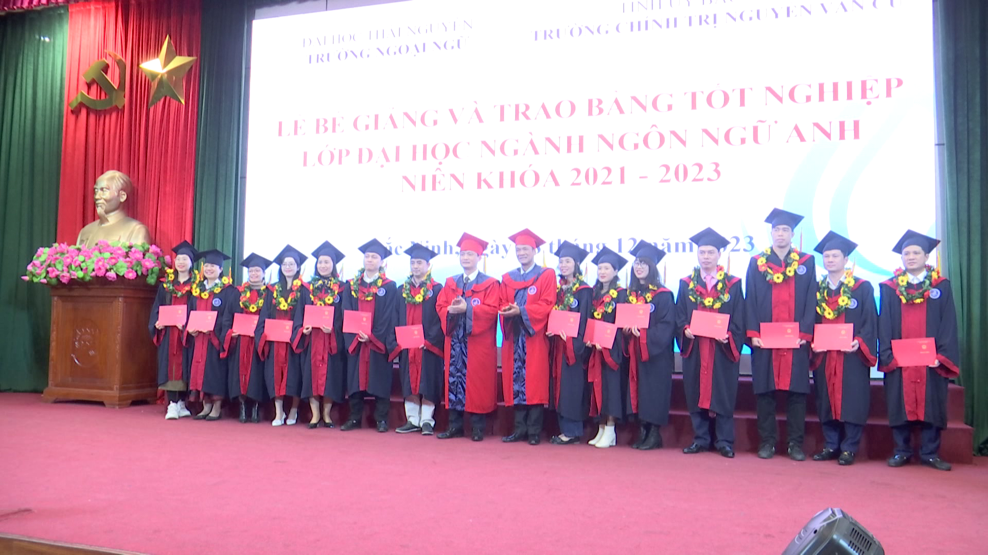 Bế giảng lớp Đại học văn bằng 2 ngành ngôn ngữ Anh, niên khoá 2021-2023