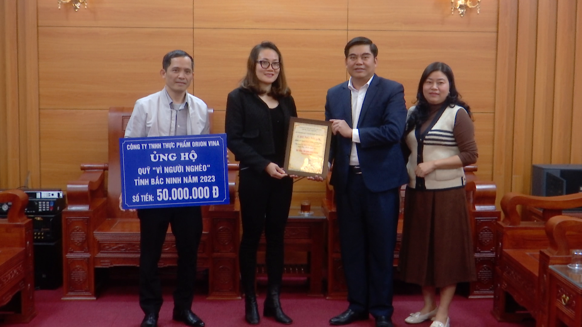 Tiếp nhận kinh phí ủng hộ Quỹ “Vì người nghèo” tỉnh đợt cao điểm năm 2023