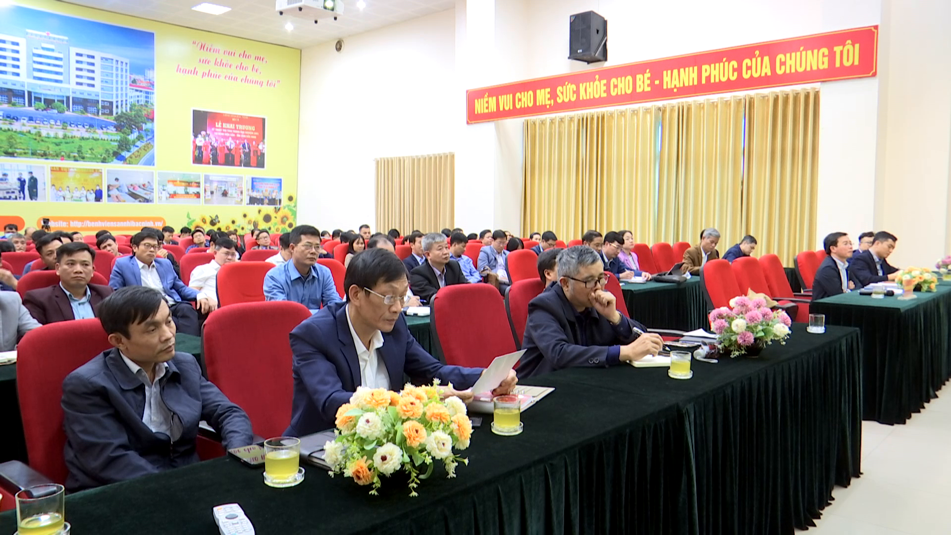 Triển khai nhiệm vụ ứng dụng công nghệ thông tin, chuyển đổi số  trong lĩnh vực y tế năm 2024