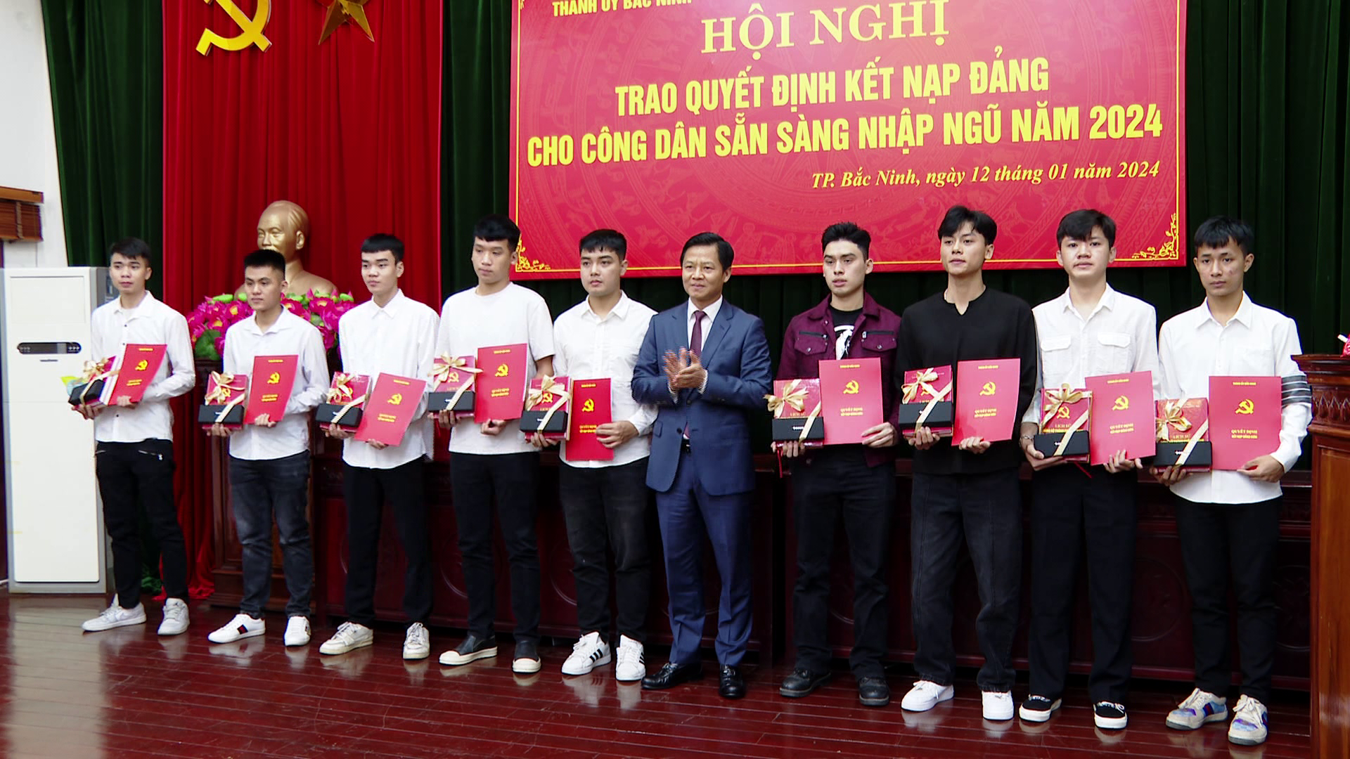TP.Bắc Ninh kết nạp Đảng cho thanh niên sẵn sàng nhập ngũ năm 2024            