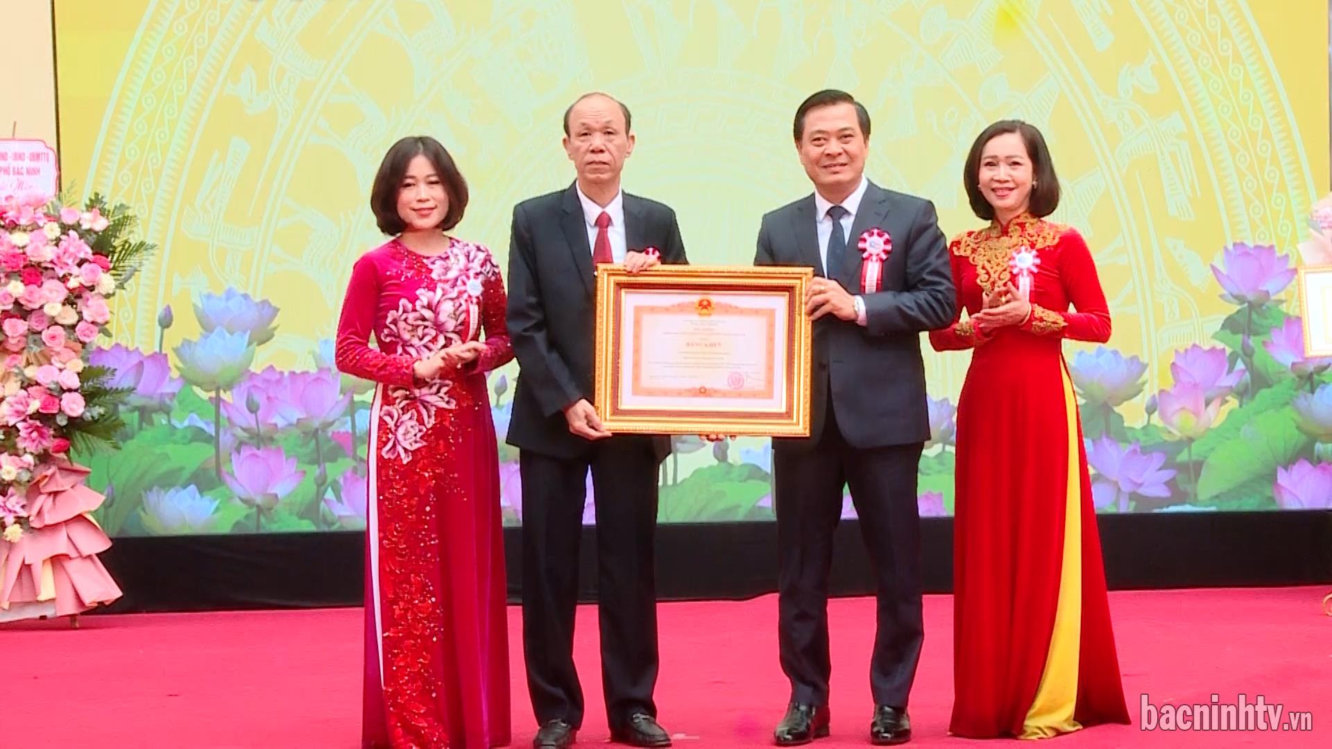 Trường THCS Suối Hoa kỷ niệm 10 năm thành lập và đón nhận Bằng khen Thủ tướng Chính phủ