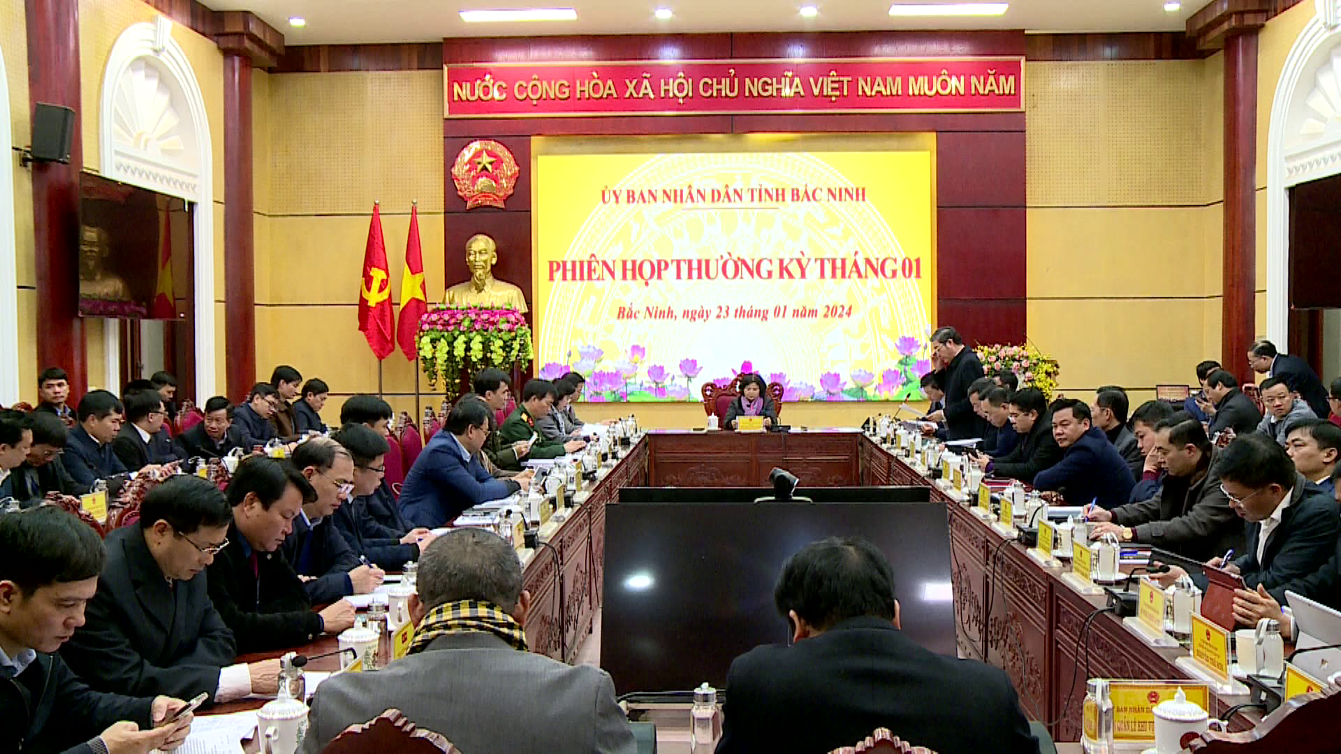 UBND tỉnh họp phiên thường kỳ tháng 01/2024            