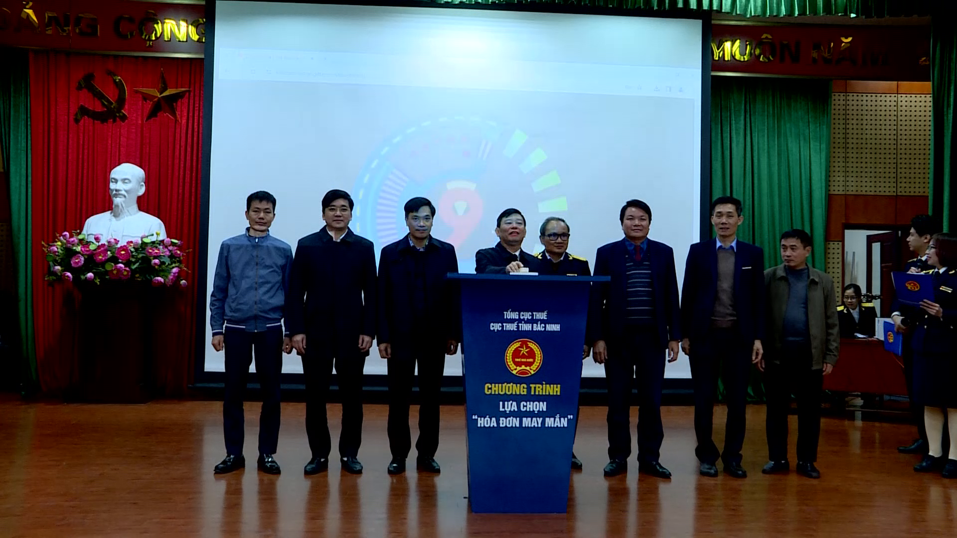 Cục Thuế tỉnh tổ chức quay thưởng lựa chọn “Hoá đơn may mắn” quý IV/2023