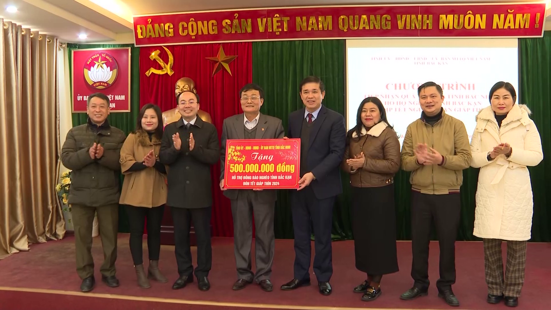 Bắc Ninh tặng quà Tết cho người nghèo tỉnh Cao Bằng, Bắc Kạn