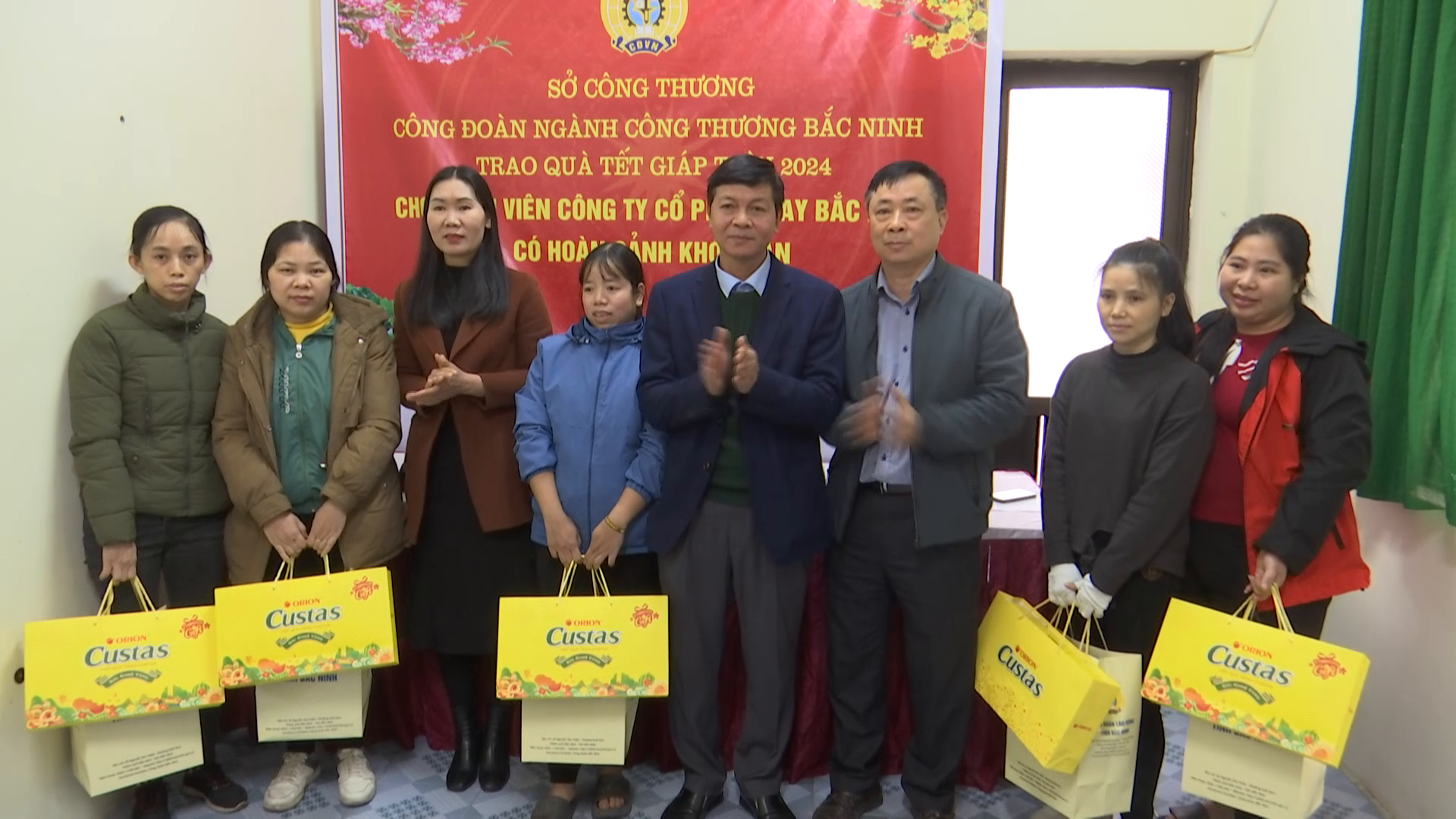 Sở Công thương tặng quà, vé tầu xe cho đoàn viên công đoàn