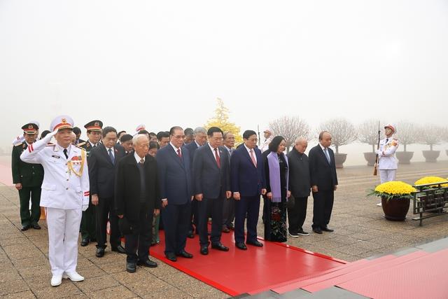 Lãnh đạo Đảng, Nhà nước vào Lăng viếng Chủ tịch Hồ Chí Minh nhân ngày thành lập Đảng