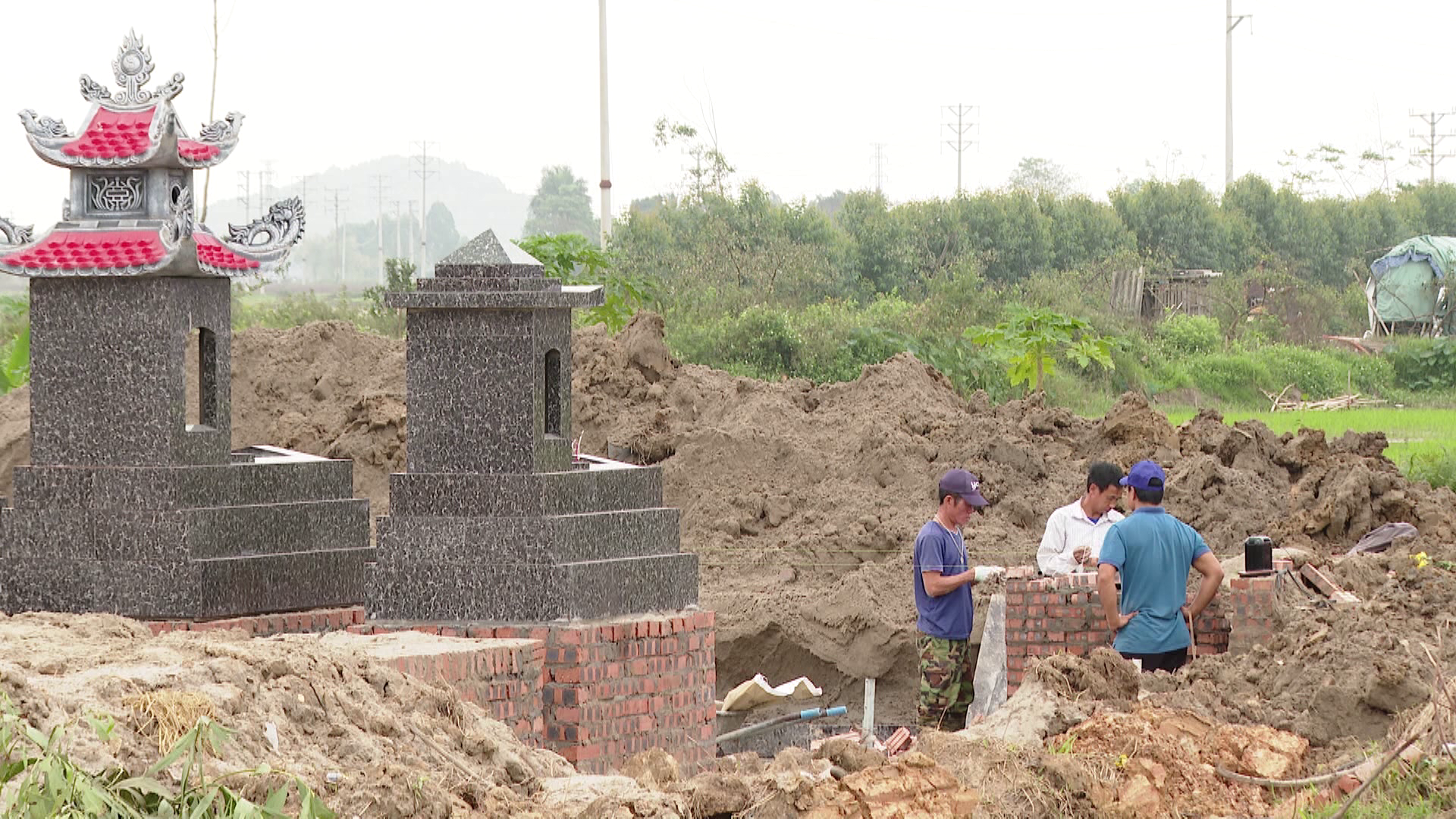 Thành phố Bắc Ninh hoàn thành di chuyển 181/186 ngôi mộ