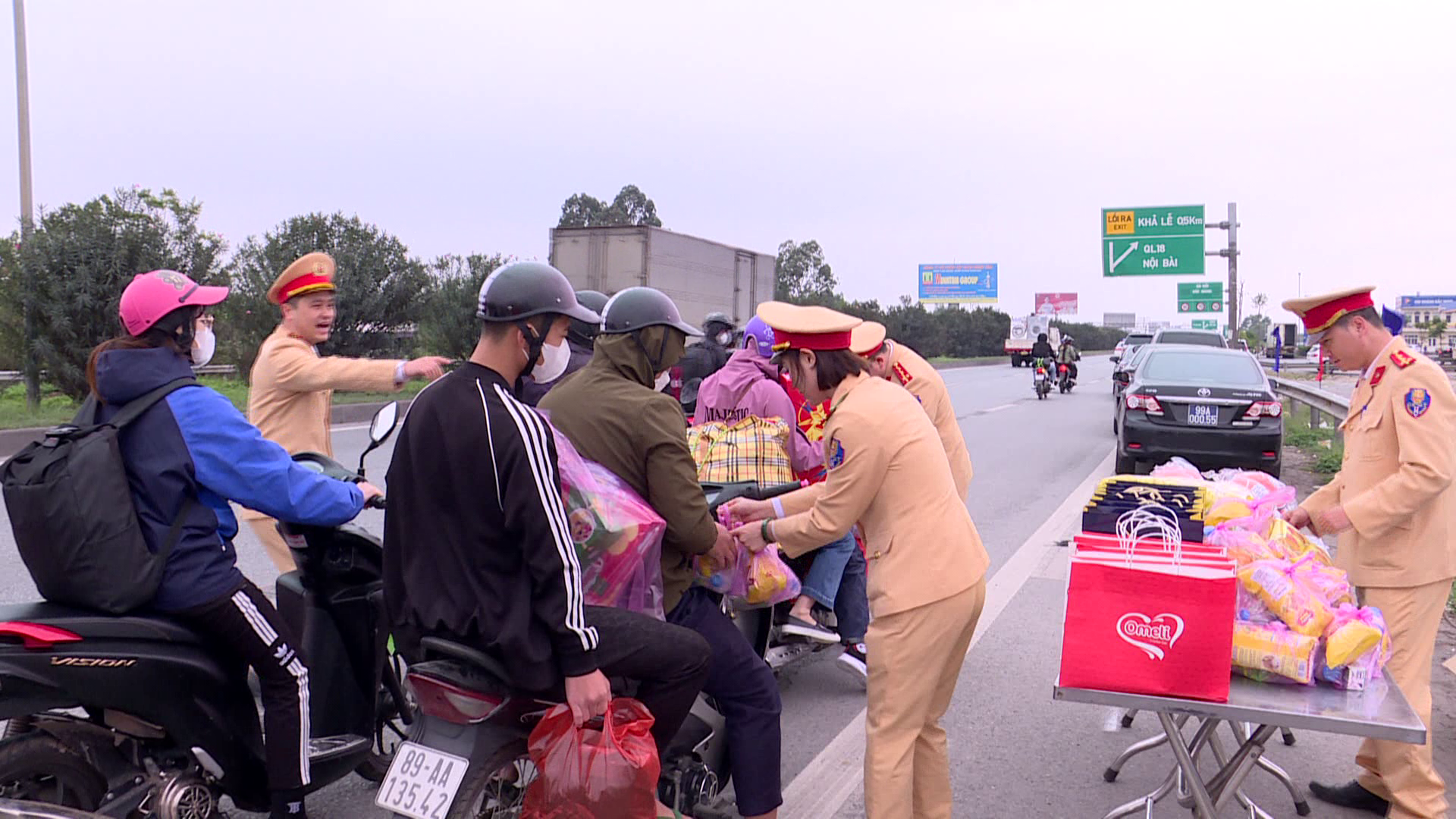 Phòng Cảnh sát Giao thông, Công an tỉnh tiếp sức người dân về quê đón tết