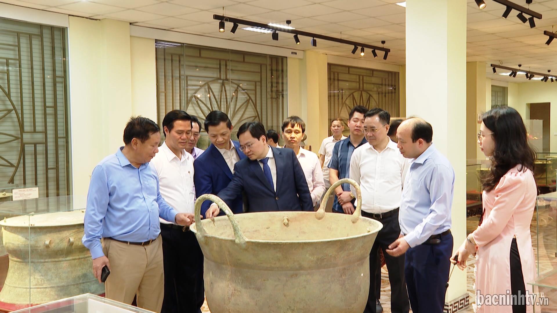 Bí thư Tỉnh ủy thăm Bảo tàng Hoàng gia Nam Hồng