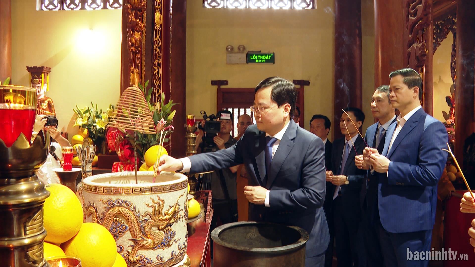 Lãnh đạo tỉnh dâng hương khai hội Lim xuân Giáp Thìn 2024
