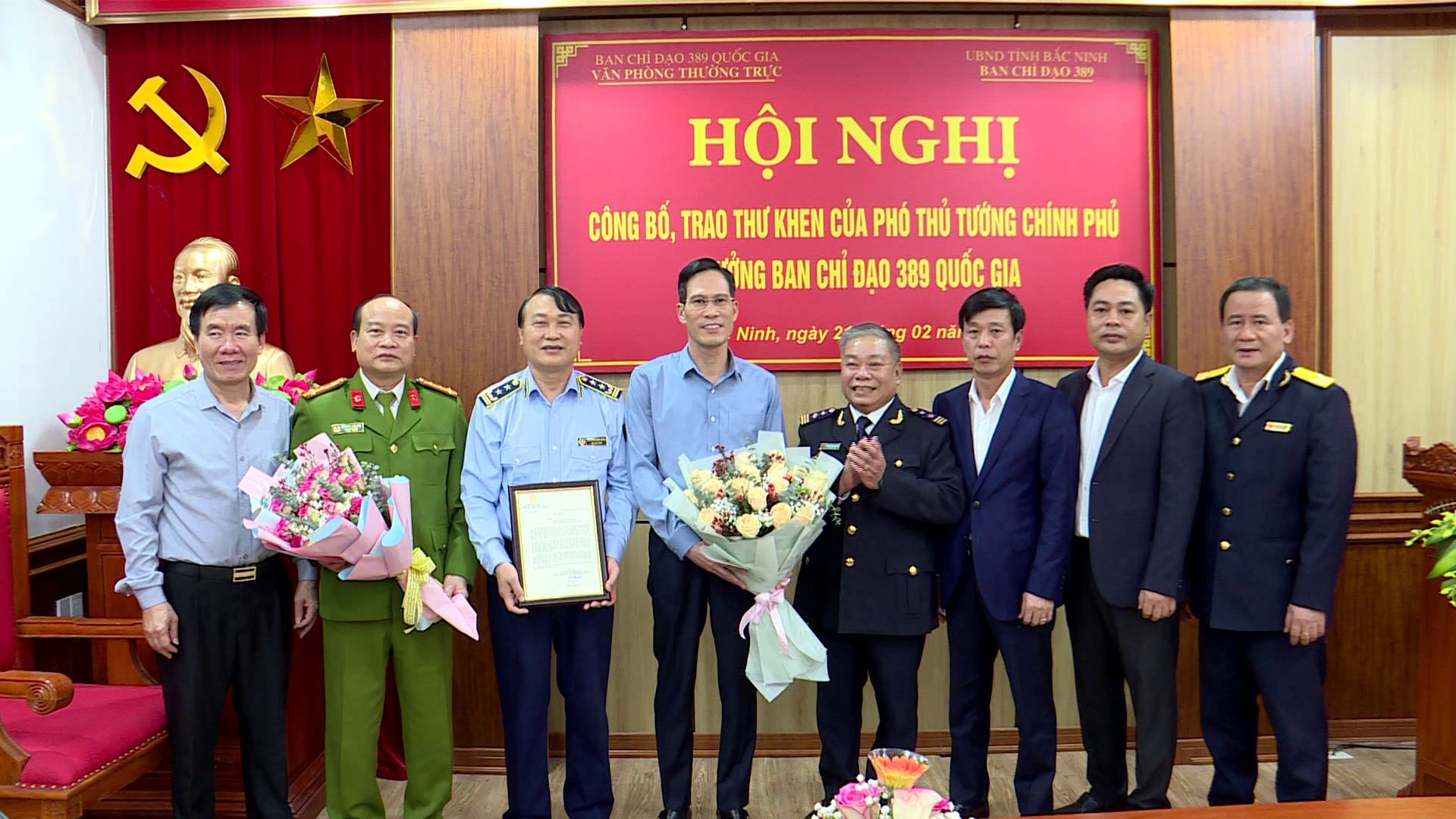 Trao thư khen của Phó Thủ tướng Chính phủ cho Ban Chỉ đạo 389 và Cục QLTT tỉnh Bắc Ninh