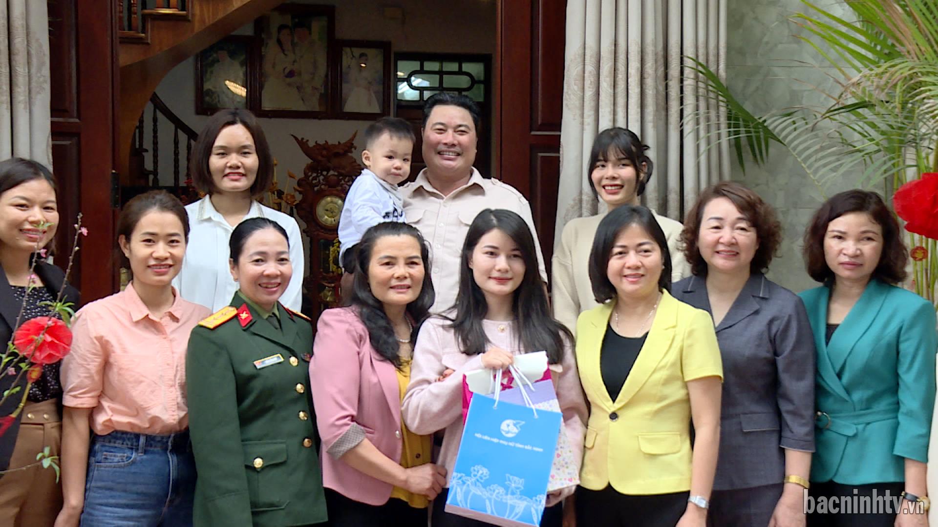 Hội Liên hiệp Phụ nữ và Bộ CHQS tỉnh thăm động viên nữ tân binh