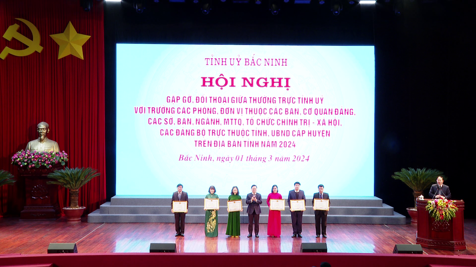 Gặp gỡ, đối thoại giữa Thường trực Tỉnh ủy với Trưởng phòng cấp tỉnh, cấp huyện và tương đương
