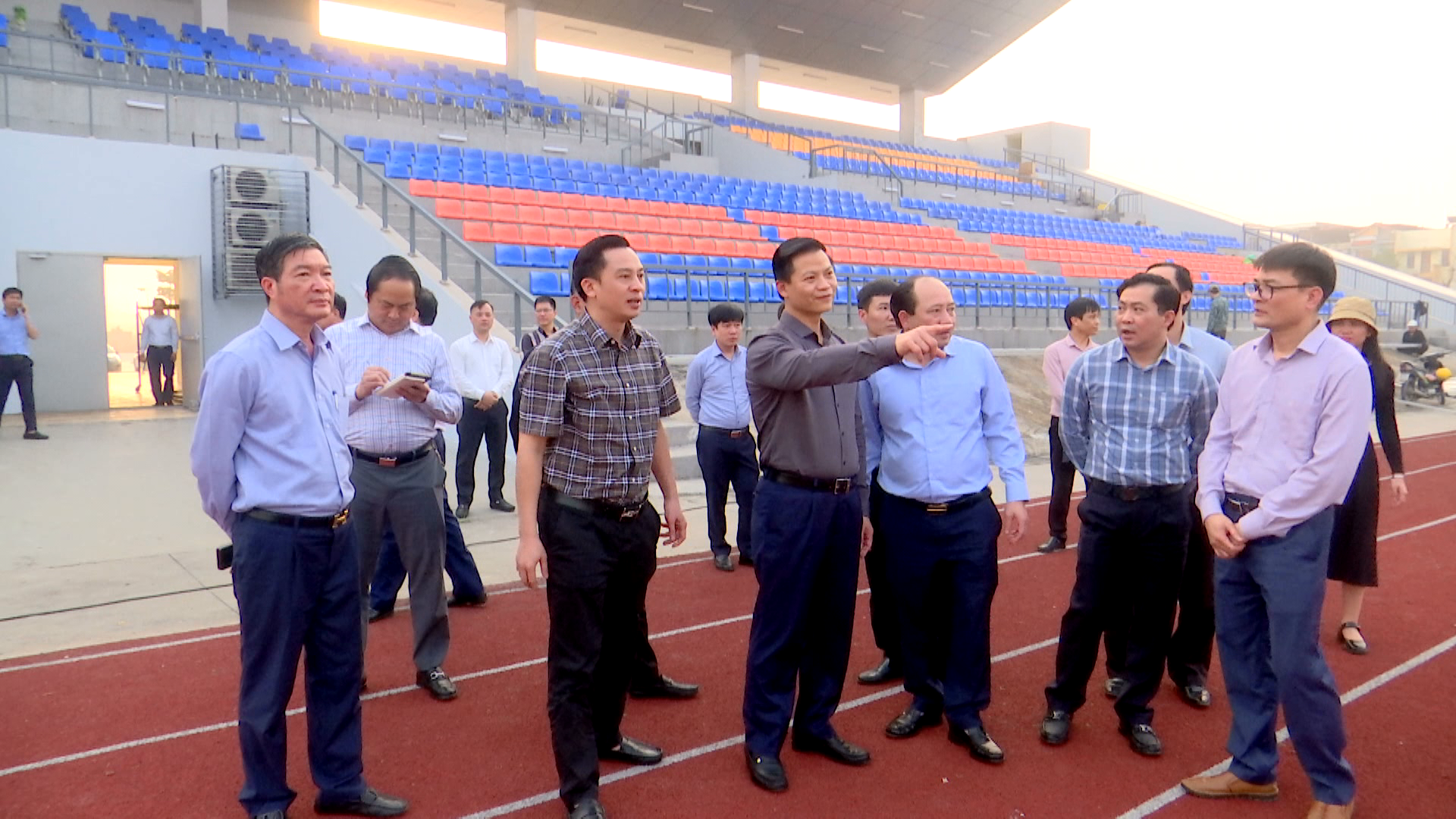 Phó Chủ tịch Thường trực UBND tỉnh thăm, kiểm tra cơ sở vật chất  Sân vận động TP.Từ Sơn