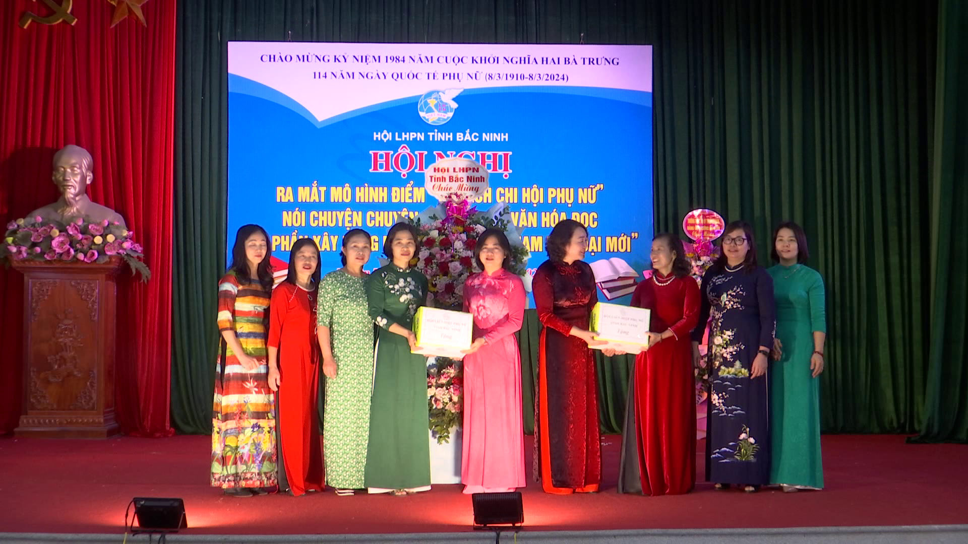 Ra mắt mô hình điểm Tủ sách Chi hội Phụ nữ khu phố Chợ, phường An Bình