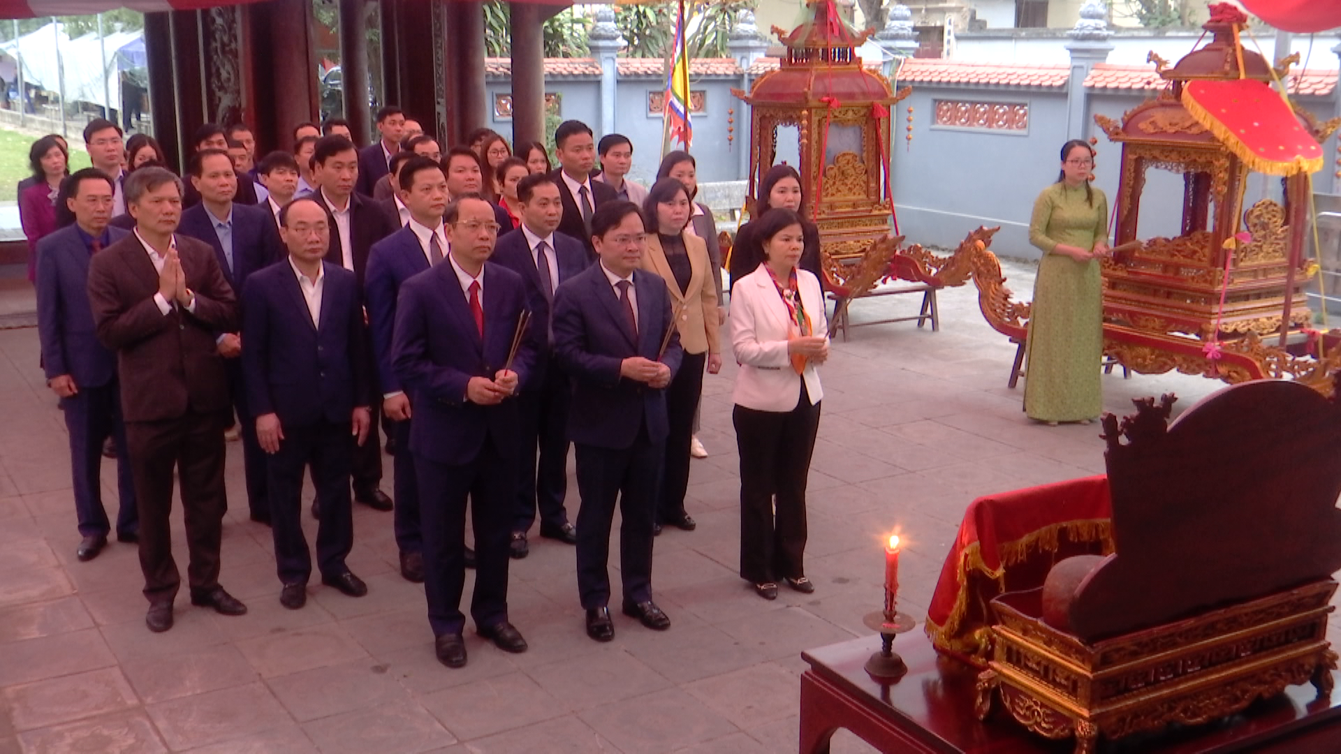 Lãnh đạo tỉnh dâng hương Đức Vua bà - Thủy tổ Quan họ