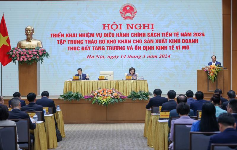 Thủ tướng nêu 6 câu hỏi khắc phục tình trạng ngân hàng thừa tiền nhưng doanh nghiệp khát vốn