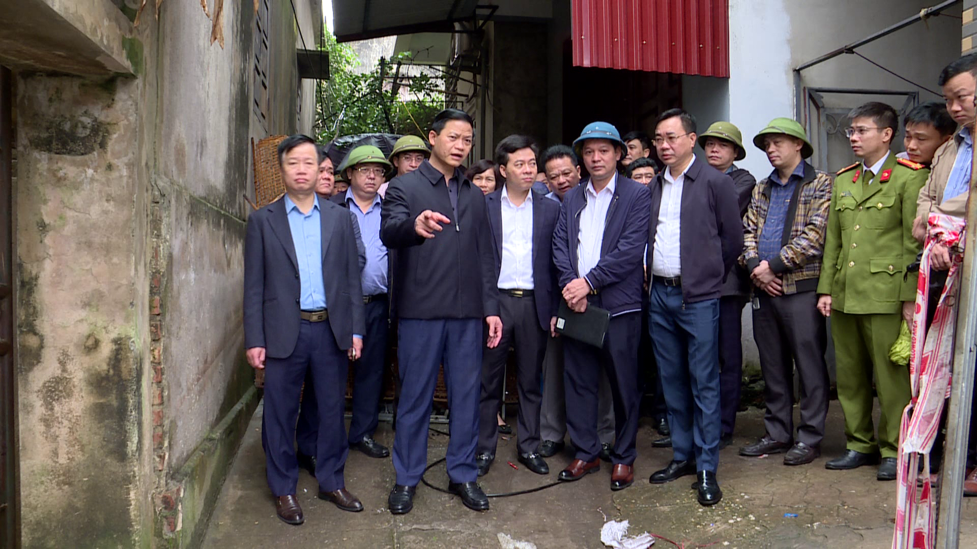 Nhanh chóng khắc phục hậu quả vụ sạt lở khu dân cư dọc sông Cầu         
