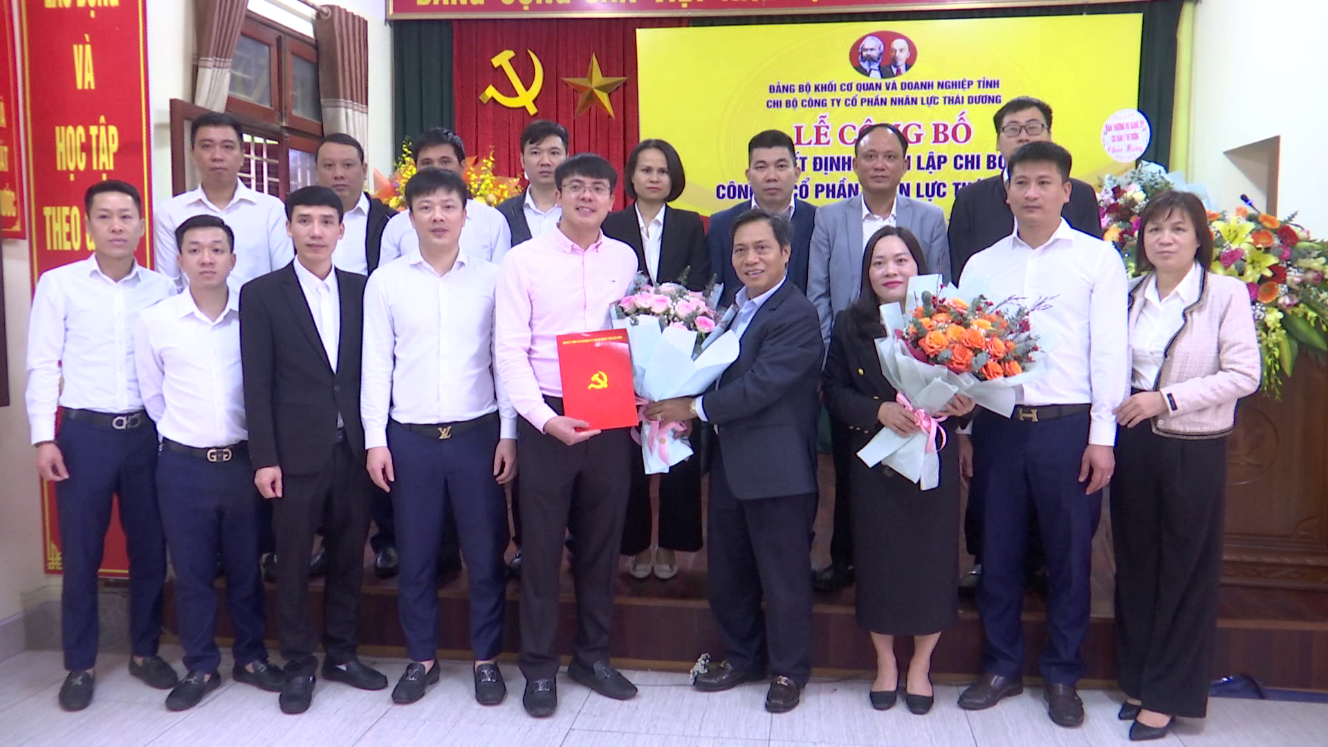 Đảng bộ Khối các CQ&DN tỉnh công bố Quyết định thành lập Chi bộ cơ sở