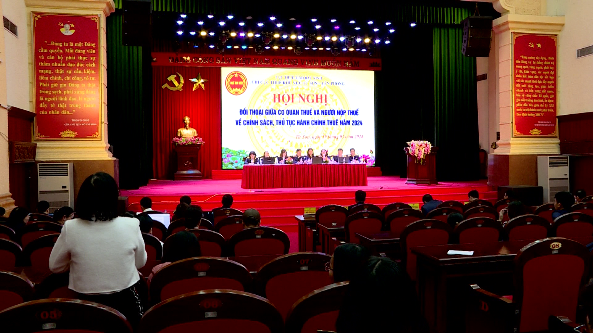 Đối thoại với gần 400 người nộp thuế
