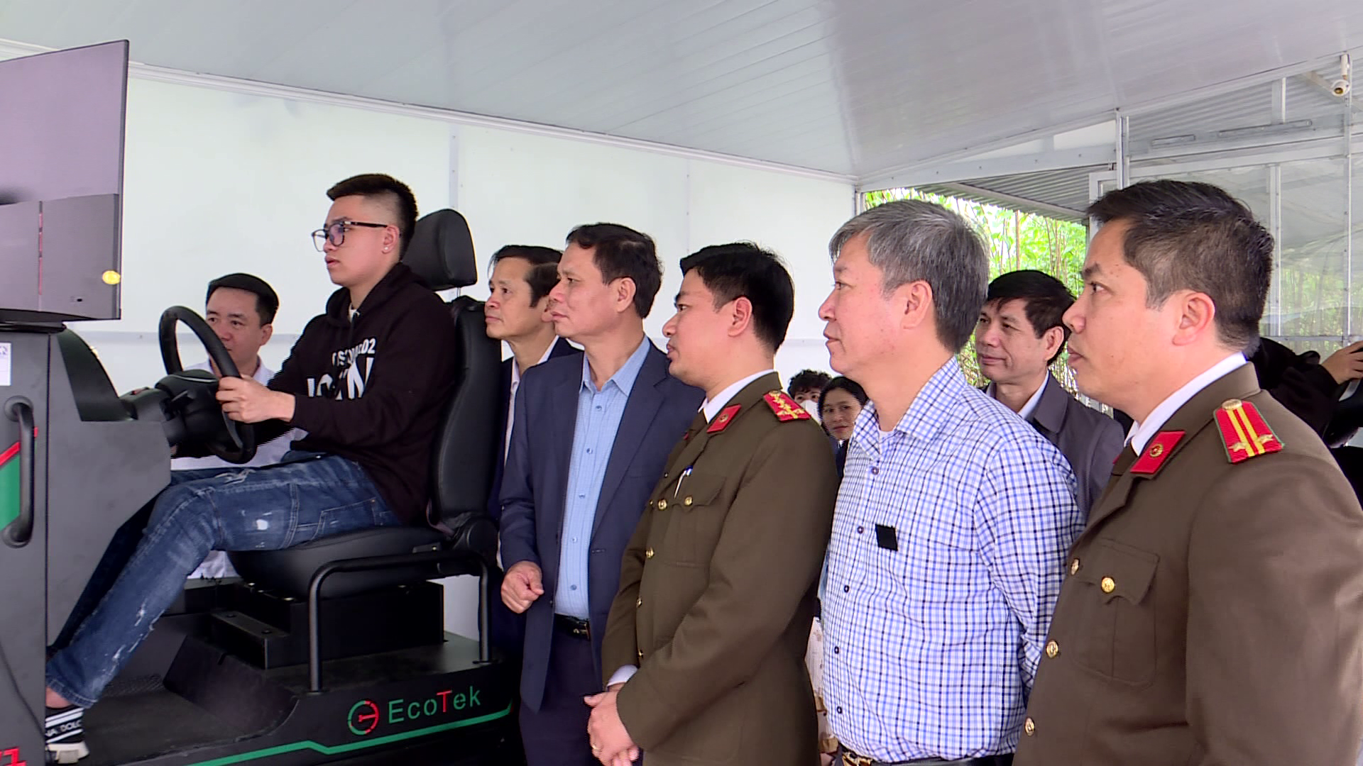 Ban VHXH giám sát công tác đào tạo lái xe Trường Đại học Kỹ thuật - Hậu cần Công an nhân dân