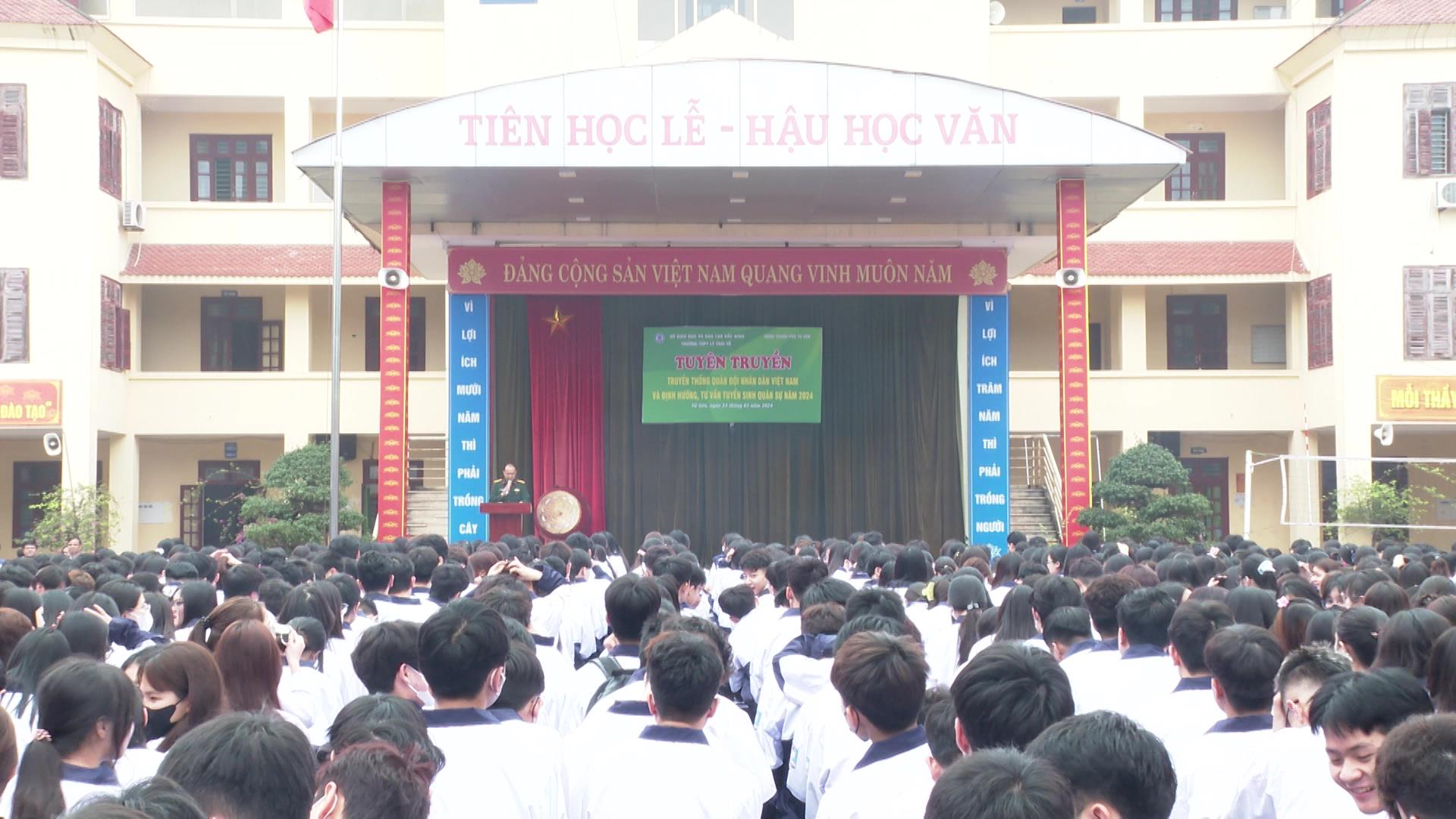 Tuyên truyền về truyền thống Quân đội Nhân dân và  Tư vấn tuyển sinh quân sự