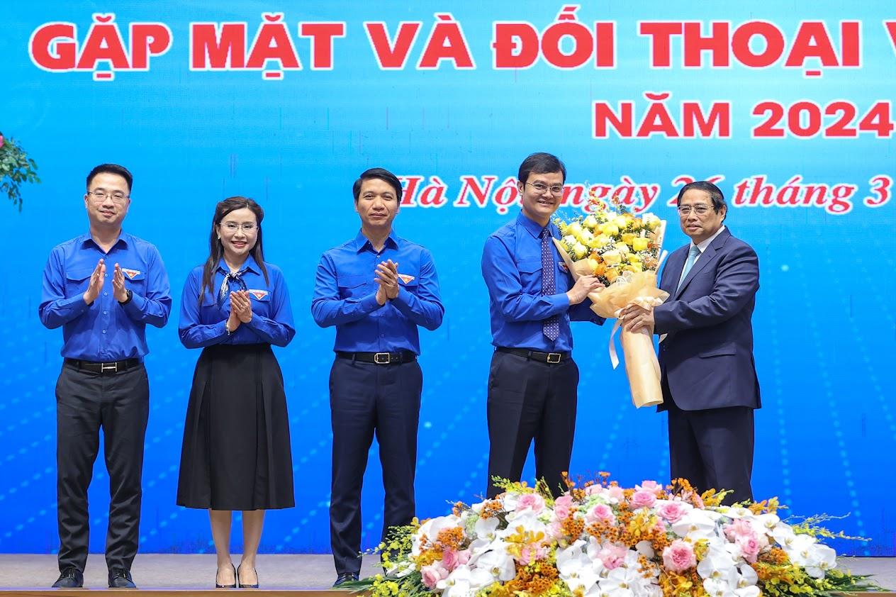 TỔNG THUẬT: THỦ TƯỚNG PHẠM MINH CHÍNH ĐỐI THOẠI VỚI THANH NIÊN