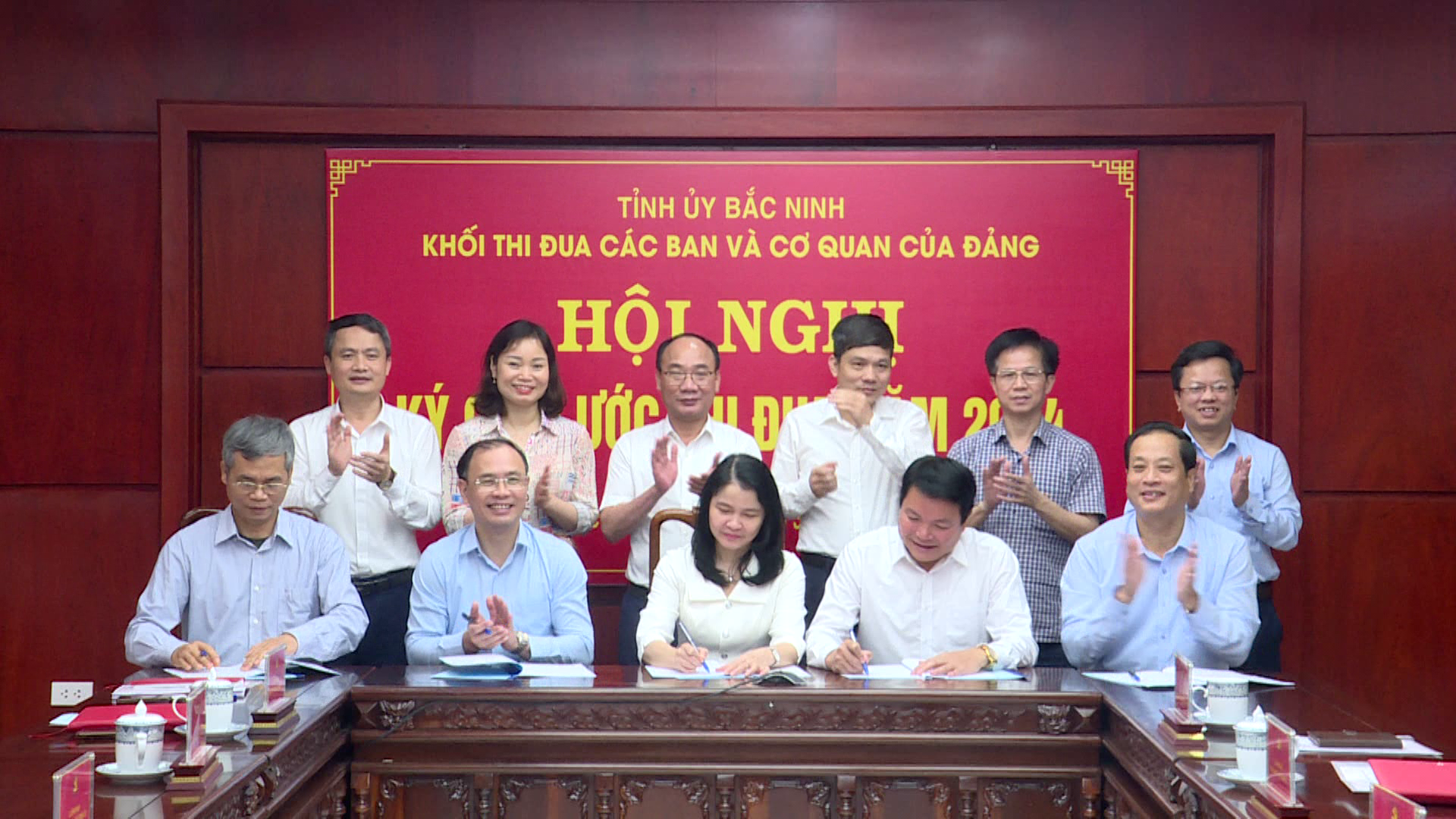 Ký kết Giao ước thi đua khối các Ban, cơ quan Đảng