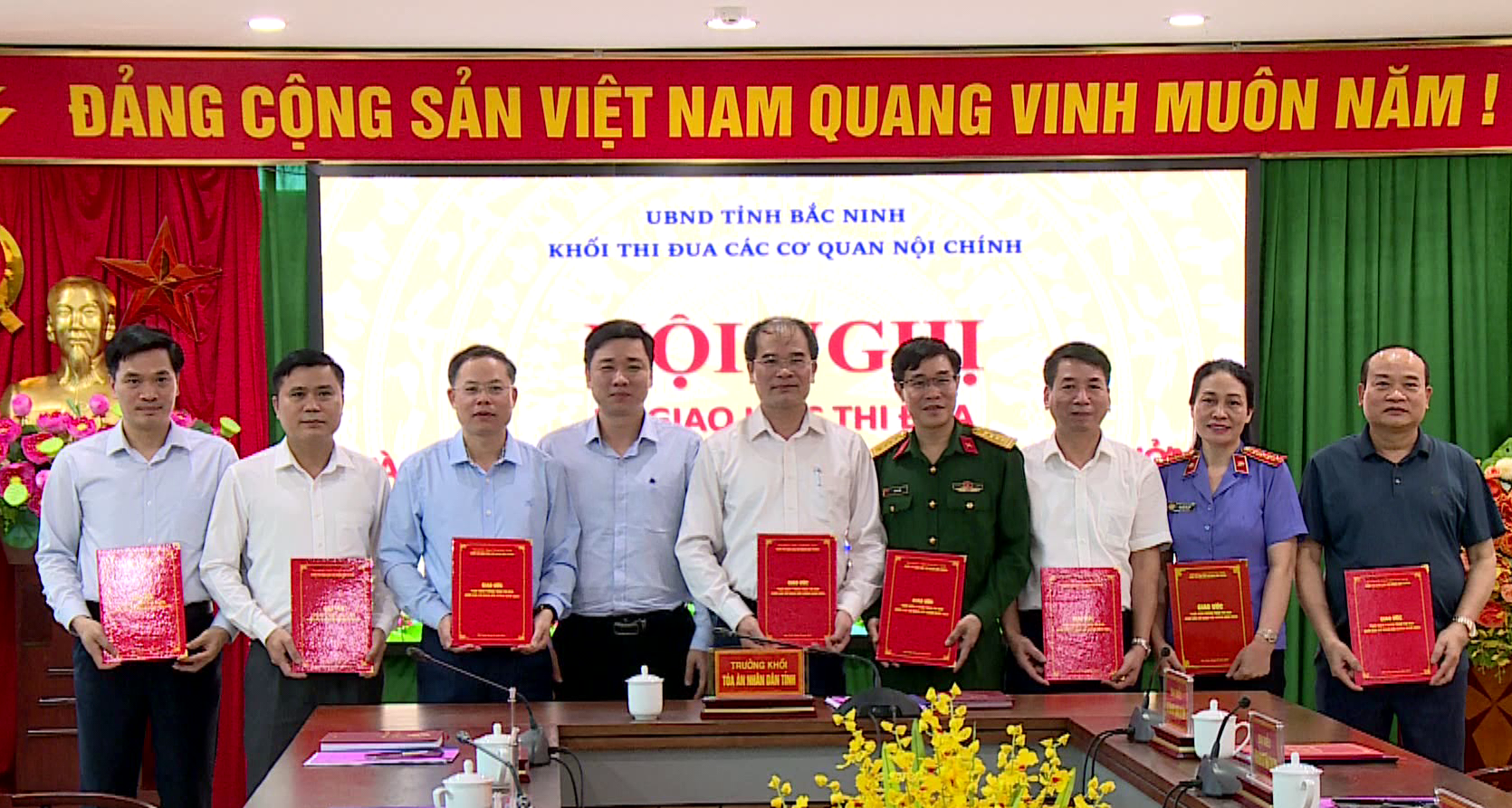Khối các cơ quan nội chính ký giao ước thi đua năm 2024