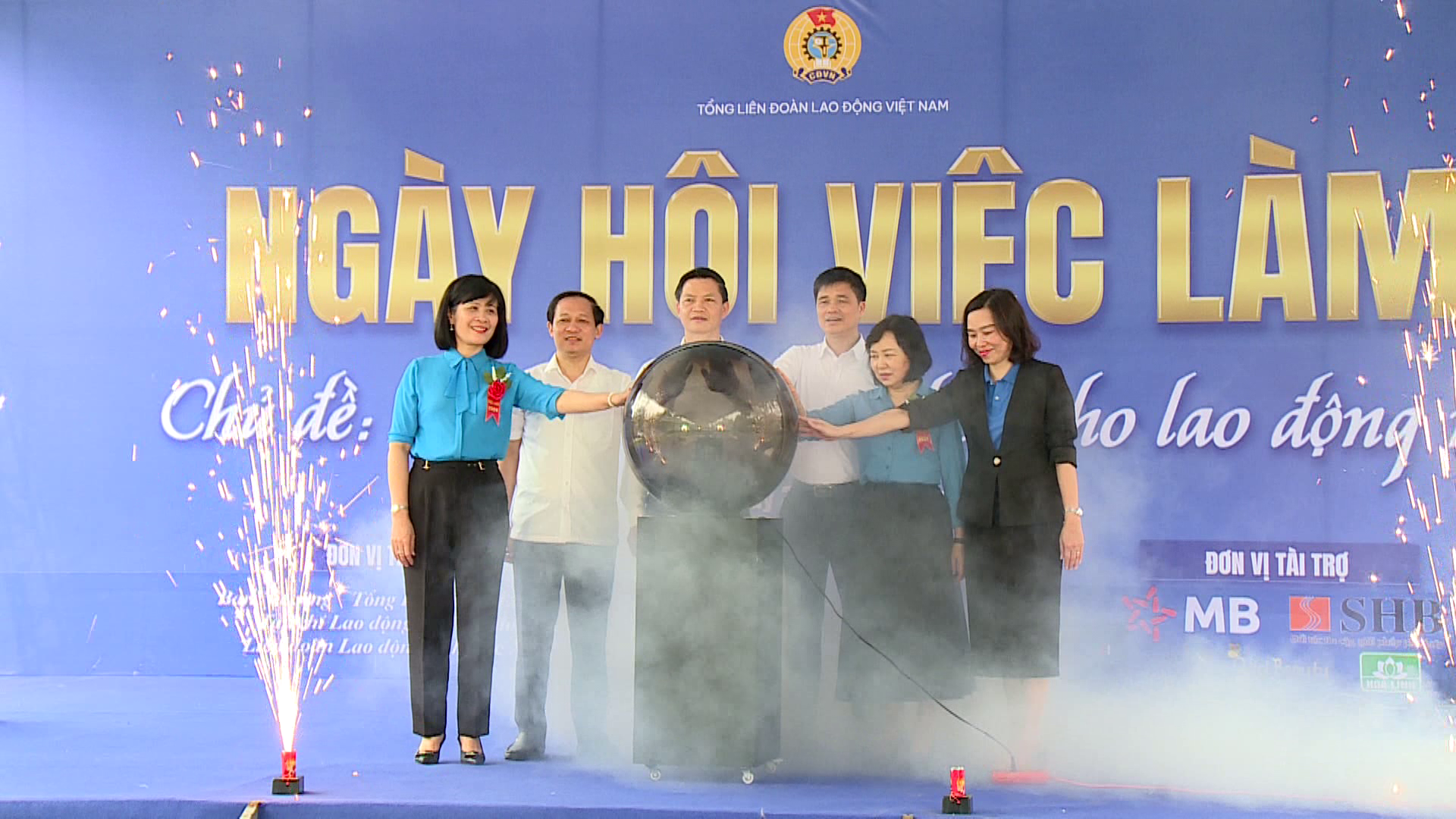 Sôi nổi ngày hội việc làm tại Bắc Ninh