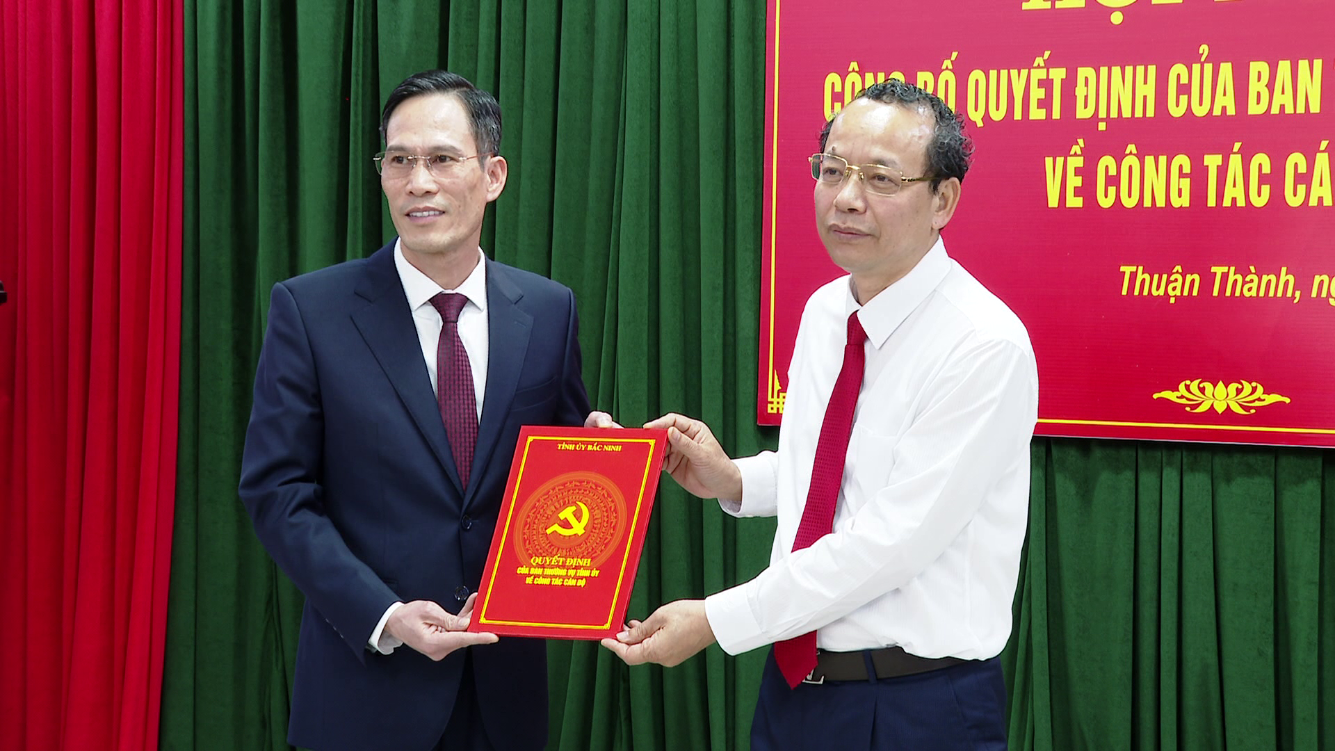 Công bố Quyết định bổ nhiệm Bí thư Thị ủy Thuận Thành