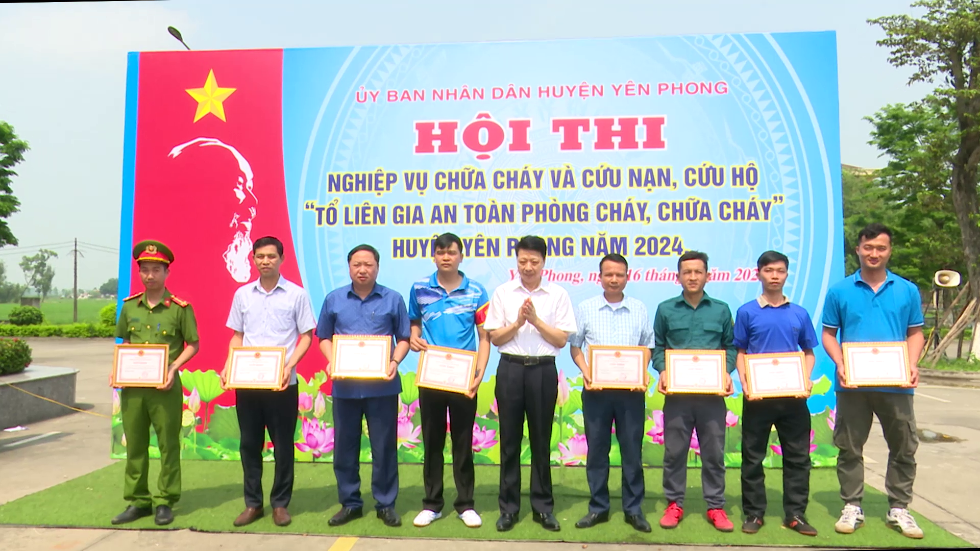 Hội thi nghiệp vụ chữa cháy và cứu nạn cứu hộ “Tổ liên gia an toàn phòng cháy, chữa cháy” huyện Yên Phong            
