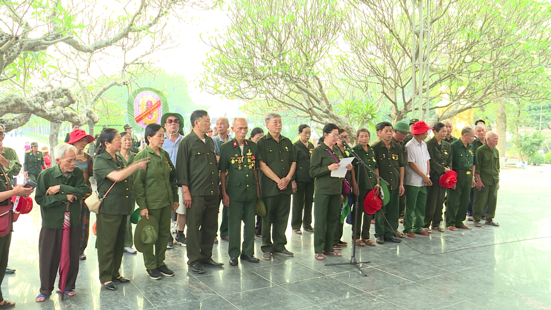 Hội Cựu Thanh niên xung phong tỉnh thăm chiến trường Điện Biên Phủ         