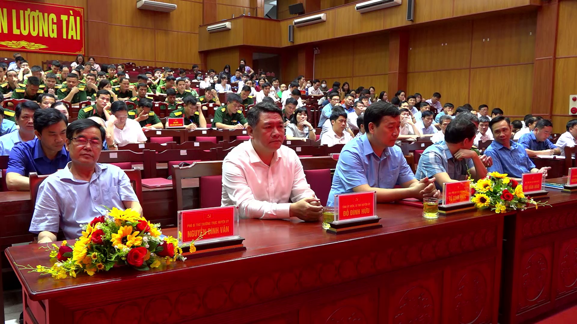 Lương tài nghiên cứu, học tập, quán triệt các Nghị quyết của Trung ương Đảng