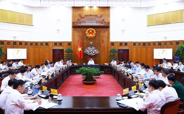 Thủ tướng: Không để thiếu điện cho sản xuất, kinh doanh, tiêu dùng trong bất kỳ hoàn cảnh nào