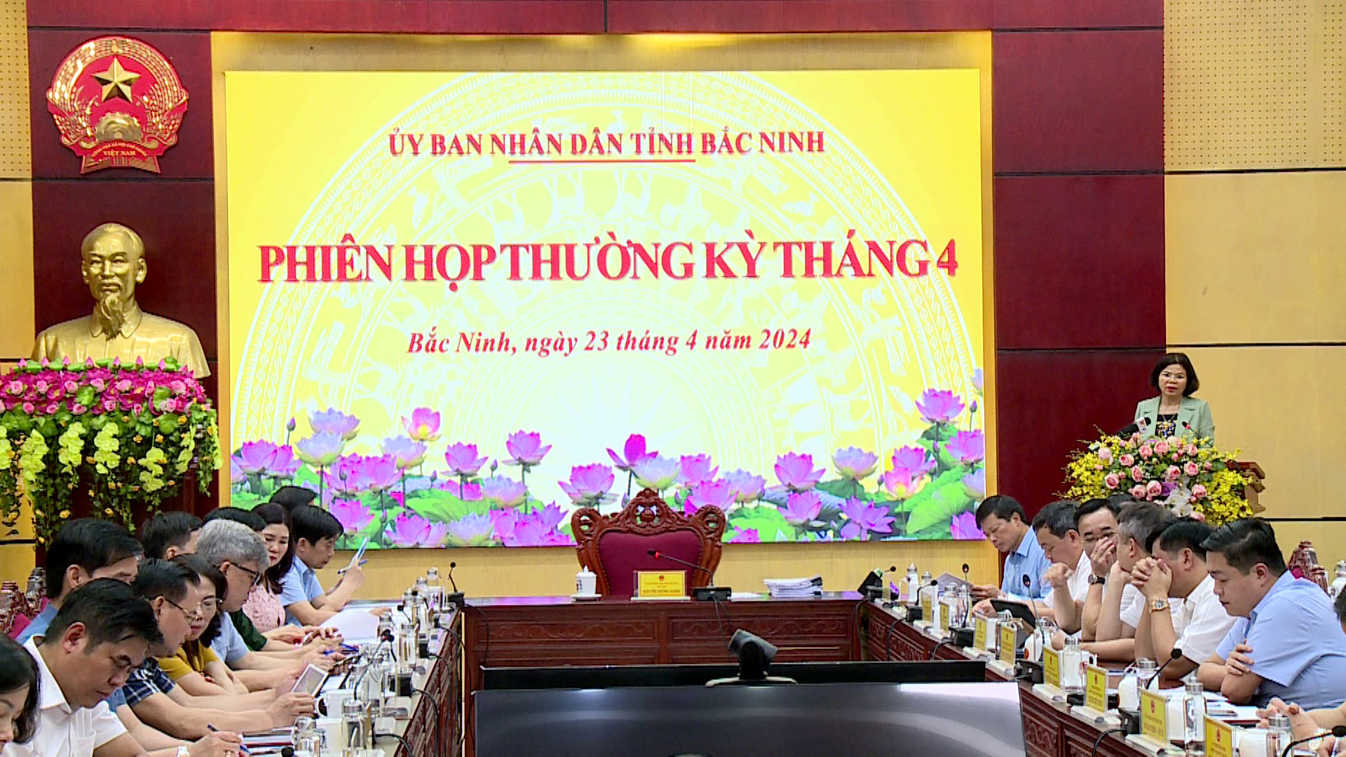 Ủy ban nhân dân tỉnh họp phiên thường kỳ tháng 4