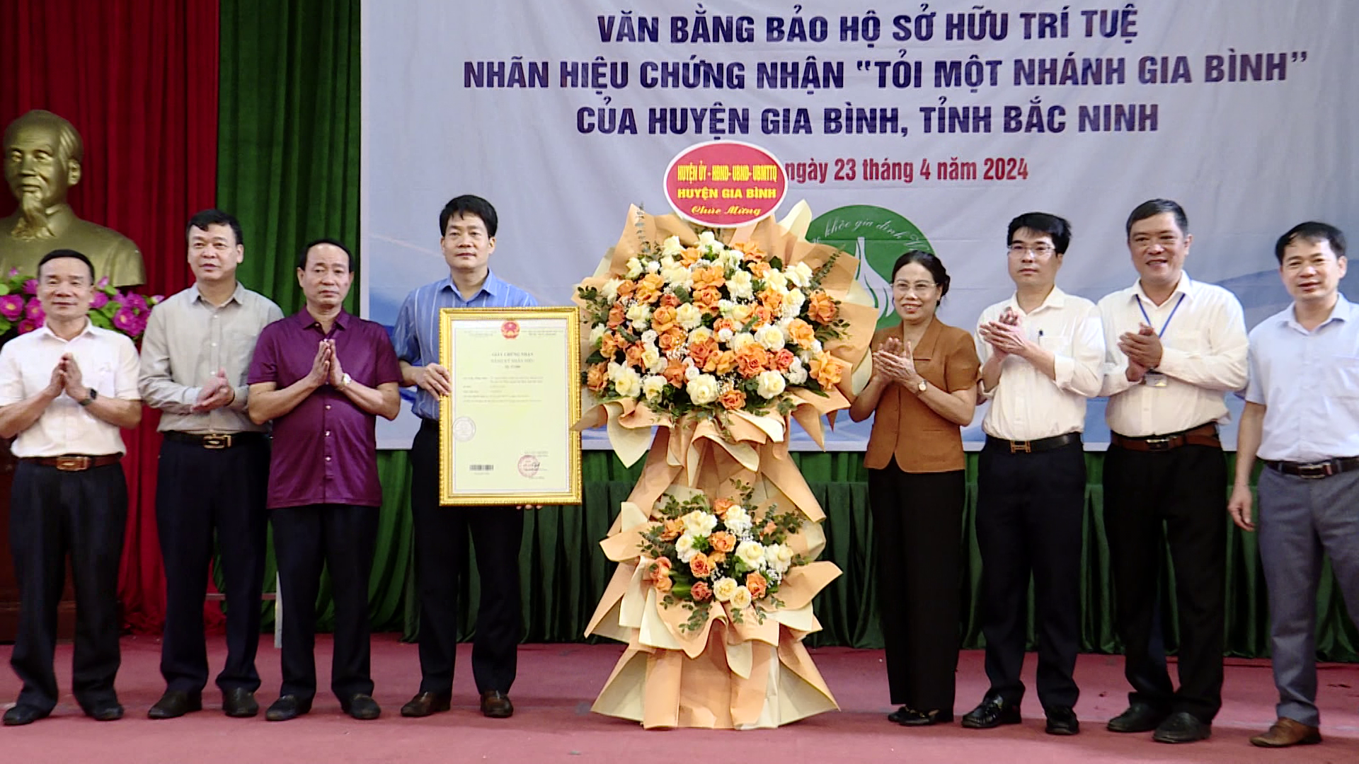 Công bố Văn bằng bảo hộ Sở hữu trí tuệ Nhãn hiệu chứng nhận "Tỏi một nhánh Gia Bình"