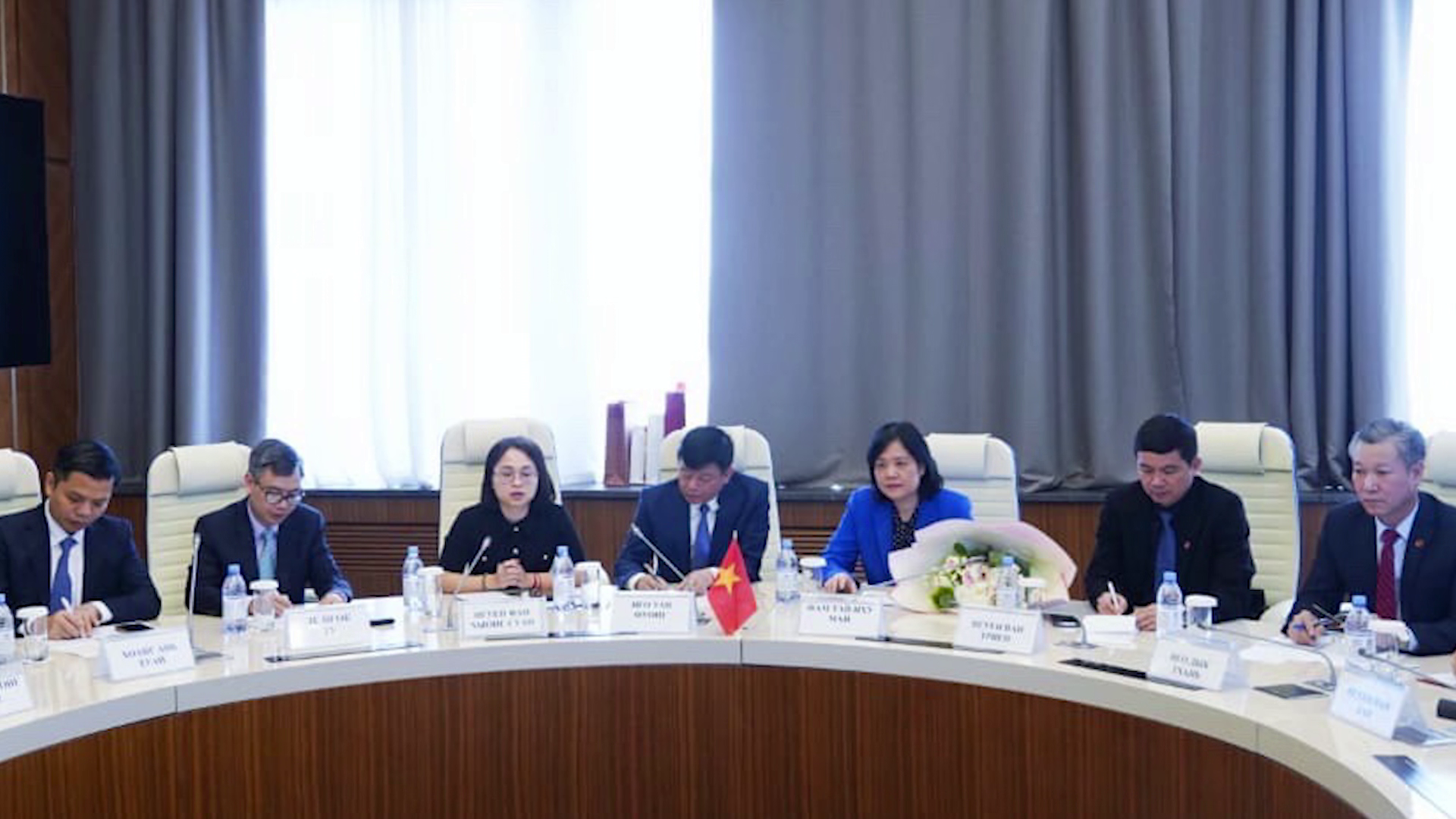 Phó Chủ tịch UBND tỉnh Ngô Tân Phượng hội đàm Thống đốc tỉnh Đông Kazakhstan