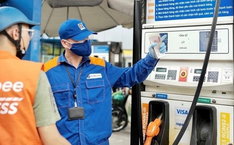 Từ chiều nay, giá xăng RON95 tăng, áp sát 25.000 đồng/lít