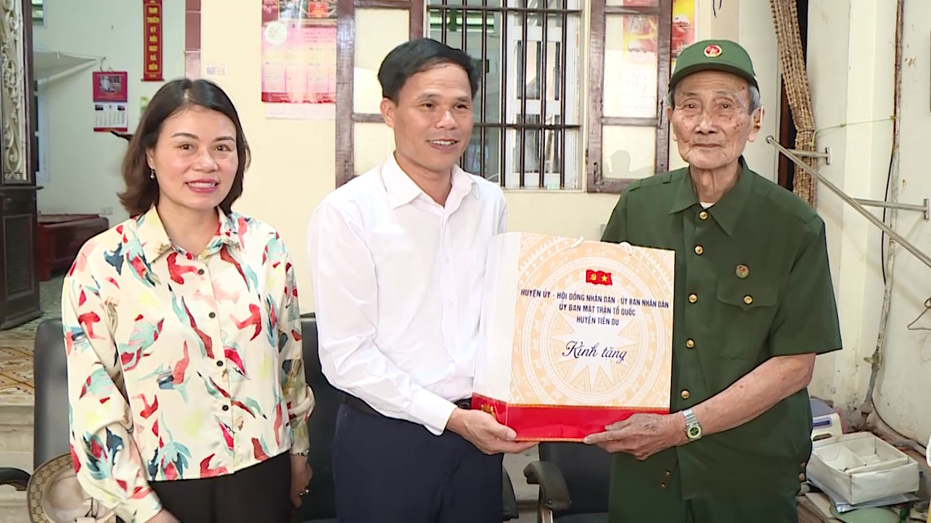 Các địa phương trong tỉnh tổ chức thăm, tặng quà chiến sỹ Điện Biên