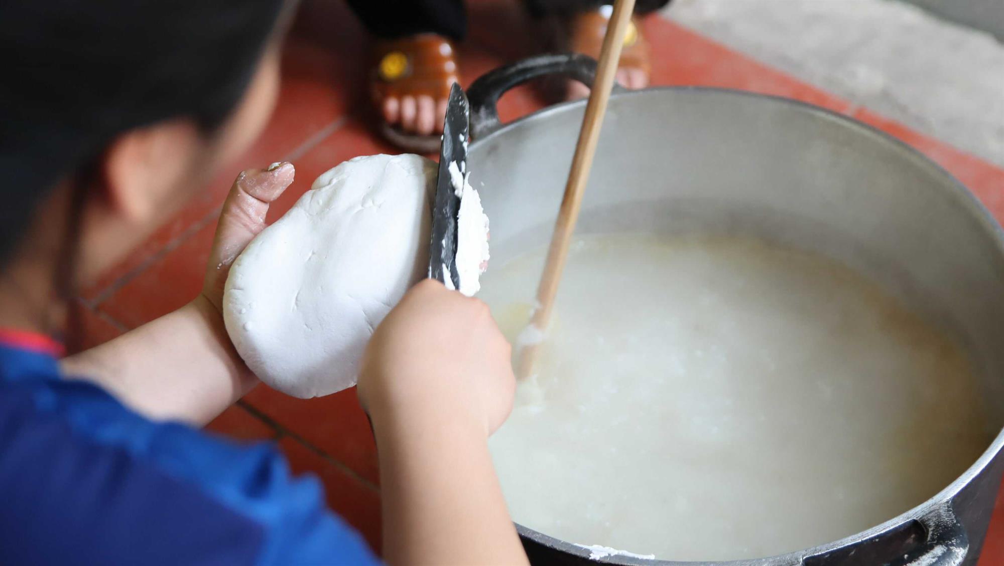 Độc đáo món cháo ăn bằng đũa của người dân Cảnh Hưng
