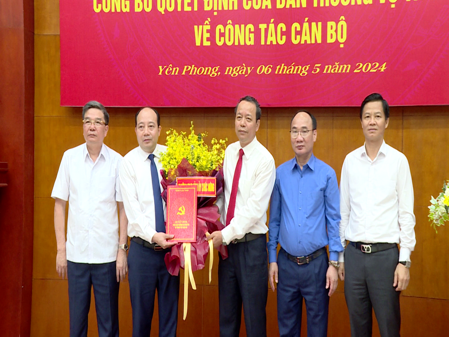 Huyện ủy Yên Phong công bố Quyết định của Ban Thường vụ Tỉnh uỷ về công tác cán bộ