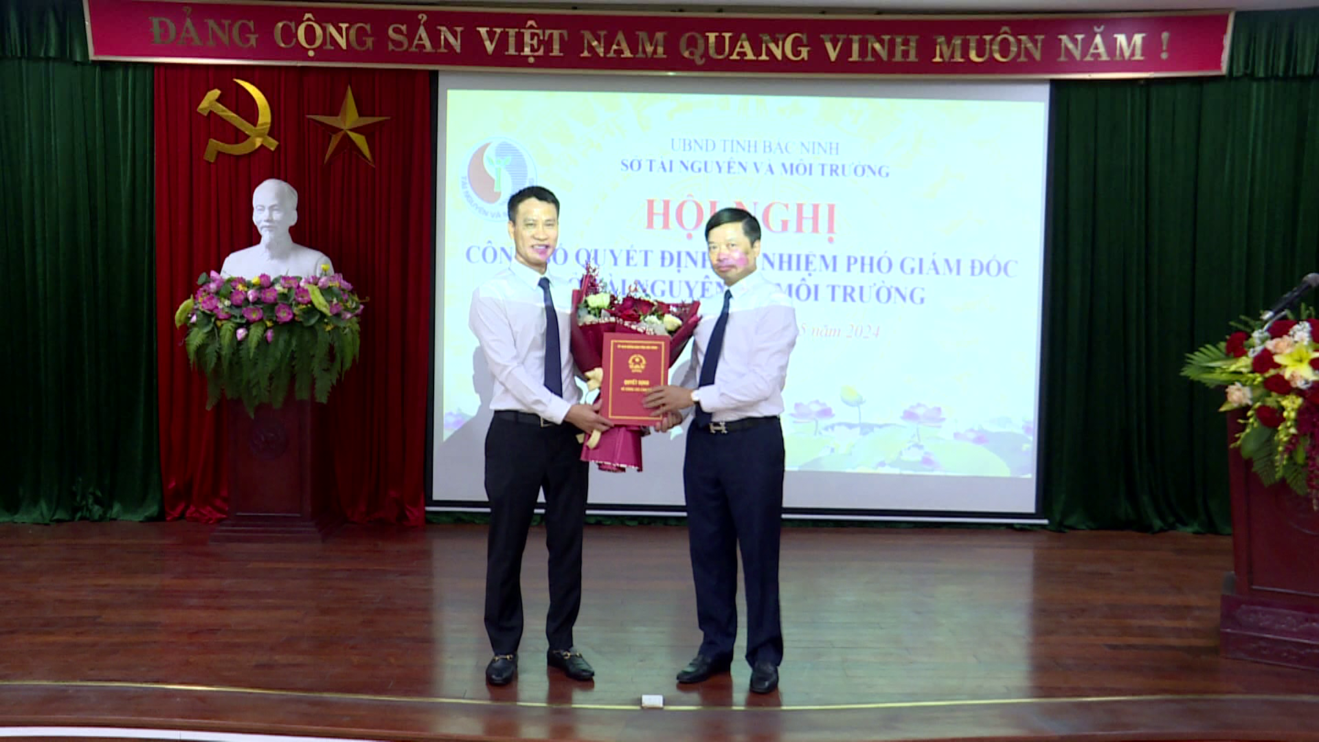 Lãnh đạo tỉnh trao Quyết định bổ nhiệm Phó Giám đốc  Sở Tài nguyên và Môi trường