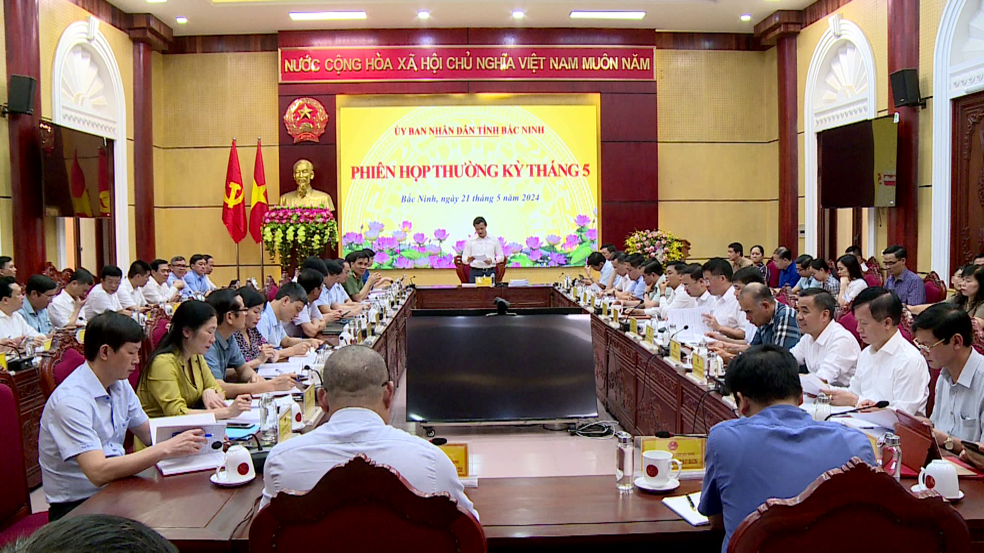 Ủy ban nhân dân tỉnh họp phiên thường kỳ tháng 5