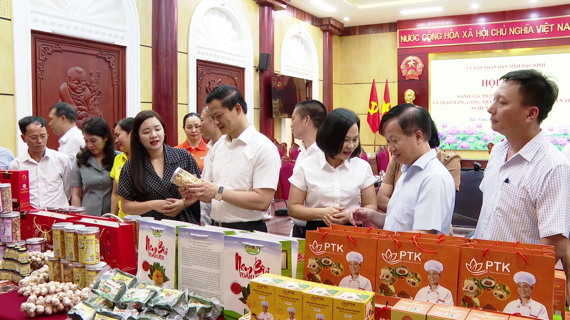 Đánh giá, phân hạng sản phẩm OCOP và trao bằng công nhận danh hiệu Nghề truyền thống, nghệ nhân tỉnh Bắc Ninh